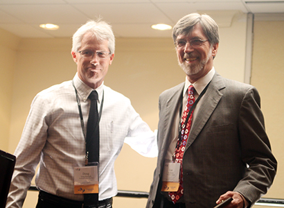 Lee Becker (right) at the acceptance ceremony for the Paul J. Deutschmann Award for Excellence in Research from the AEJMC in 2013.