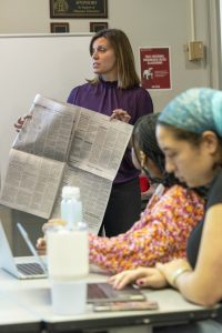 Amanda Bright leads a class discussion in a student capstone class in which students produce content for the Oglethorpe Echo.