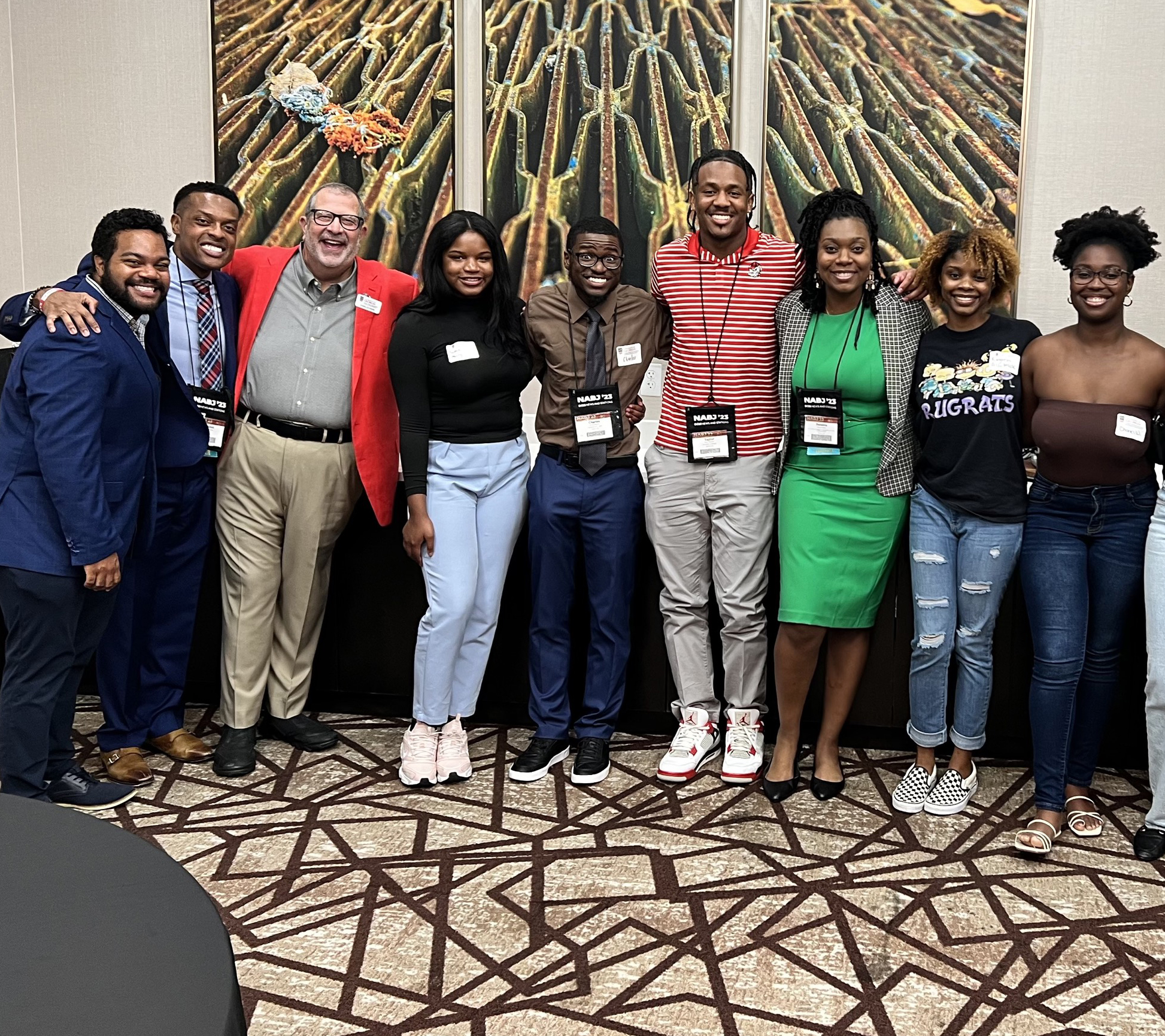 Dean Davis and NABJ members and alumni pose for a picture.