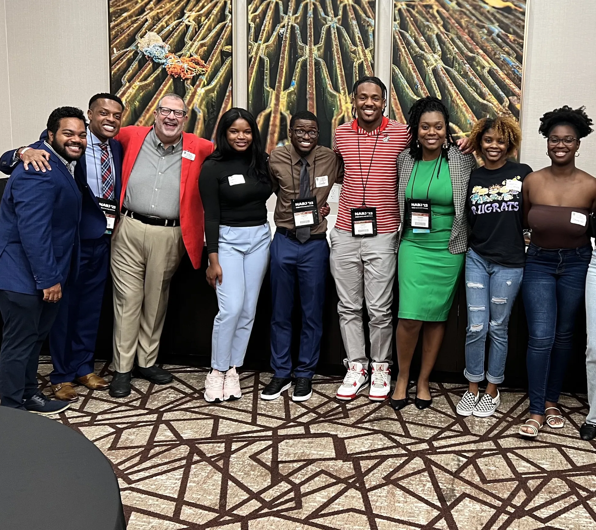 Dean Davis and NABJ members and alumni pose for a picture.