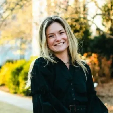 Headshot of Ellie Strong